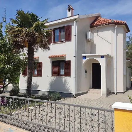 Apartman Car Vir Exterior photo